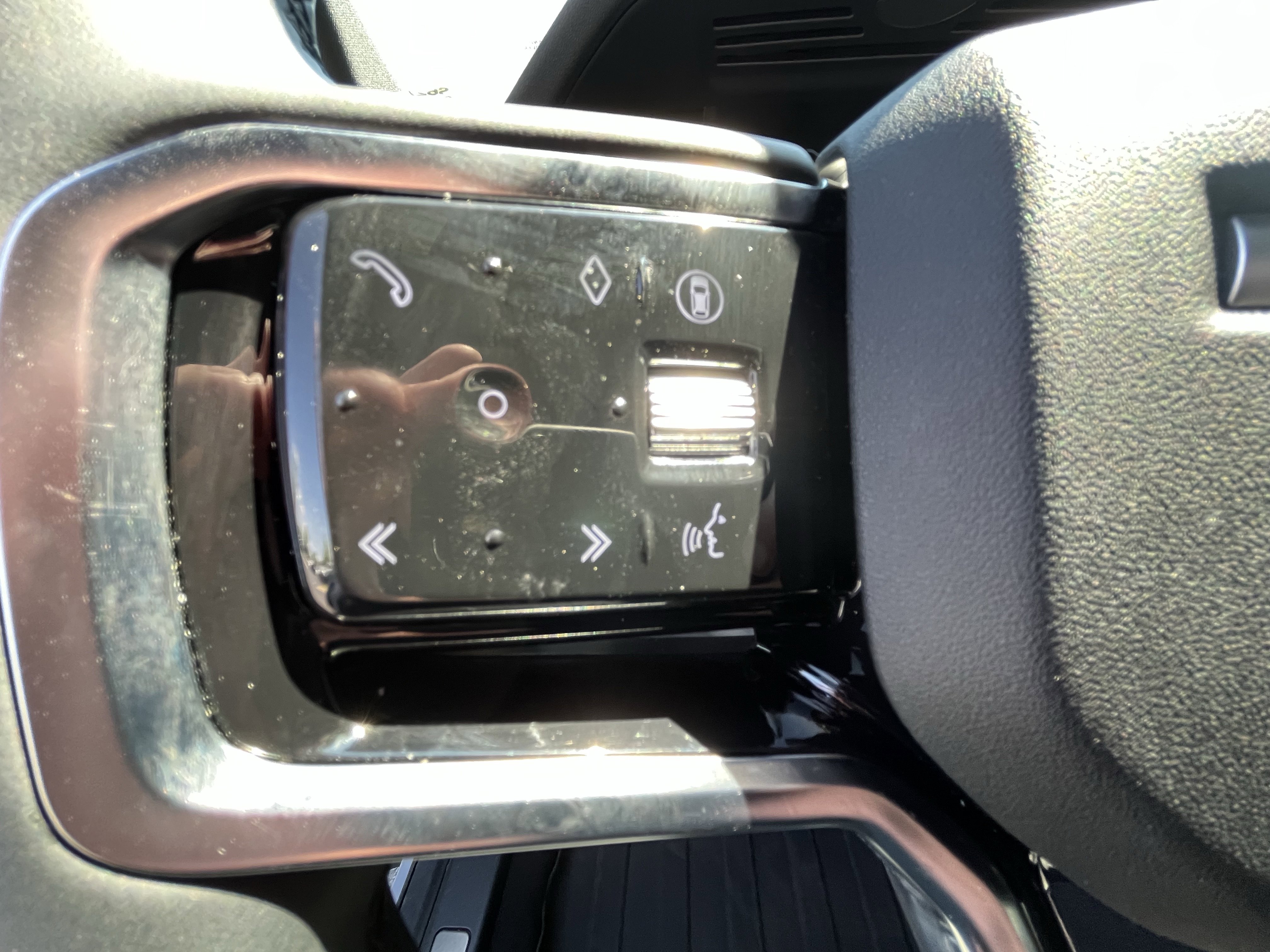 Certified 2025 Land Rover Discovery Sport Dynamic SE image 19