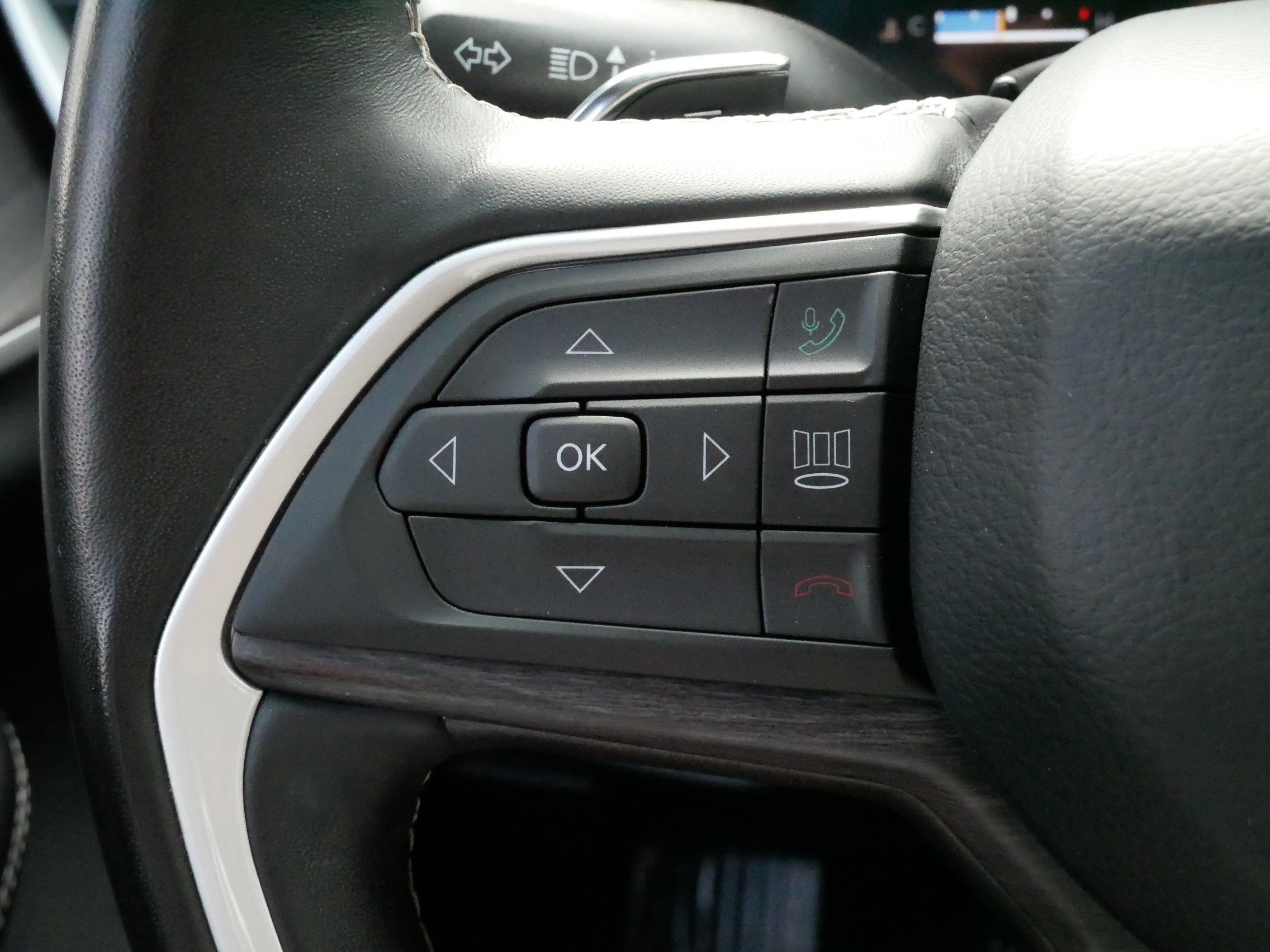 Used 2022 Jeep Grand Cherokee L Limited AWD/4WD image 26