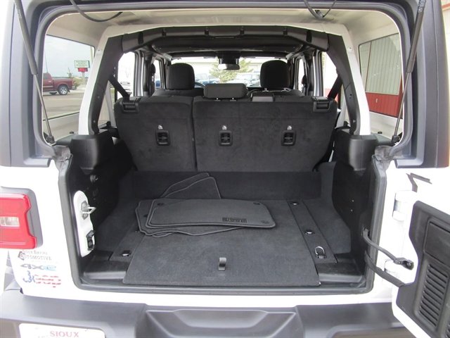 Used 2024 Jeep Wrangler Unlimited Rubicon 4xe image 17