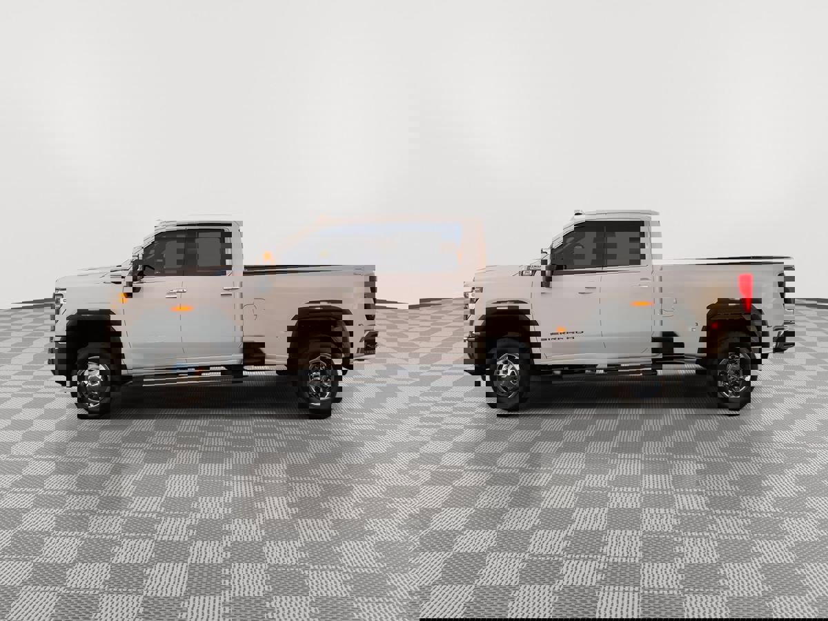 Used 2024 GMC Sierra 3500 SLT w/ SLT Premium Package image 4