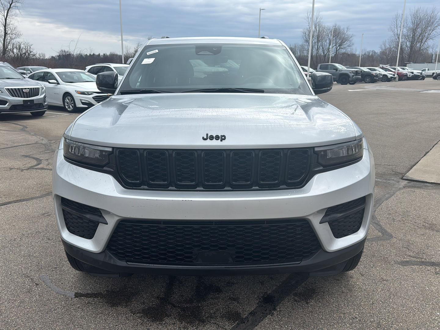 Used 2025 Jeep Grand Cherokee Altitude image 9