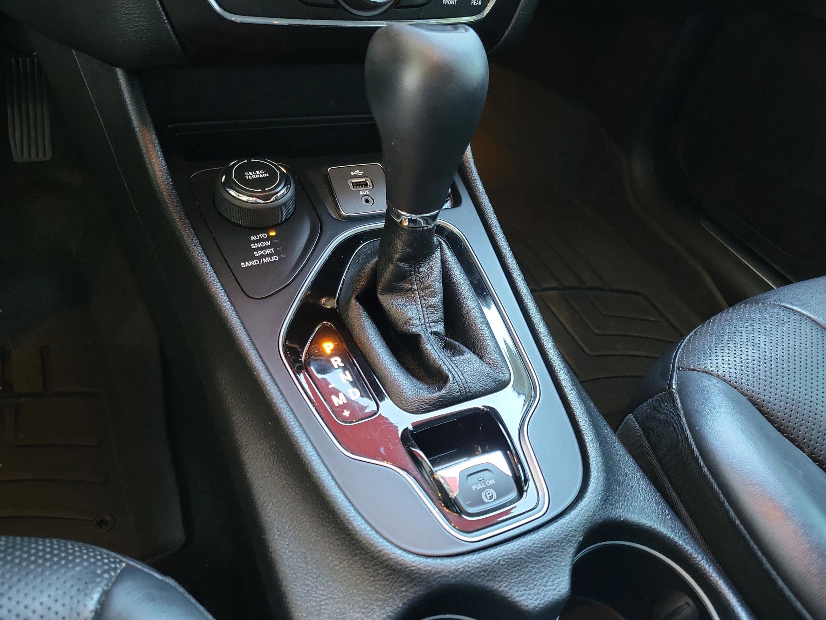 Used 2019 Jeep Cherokee Limited w/ Luxury Group image 20