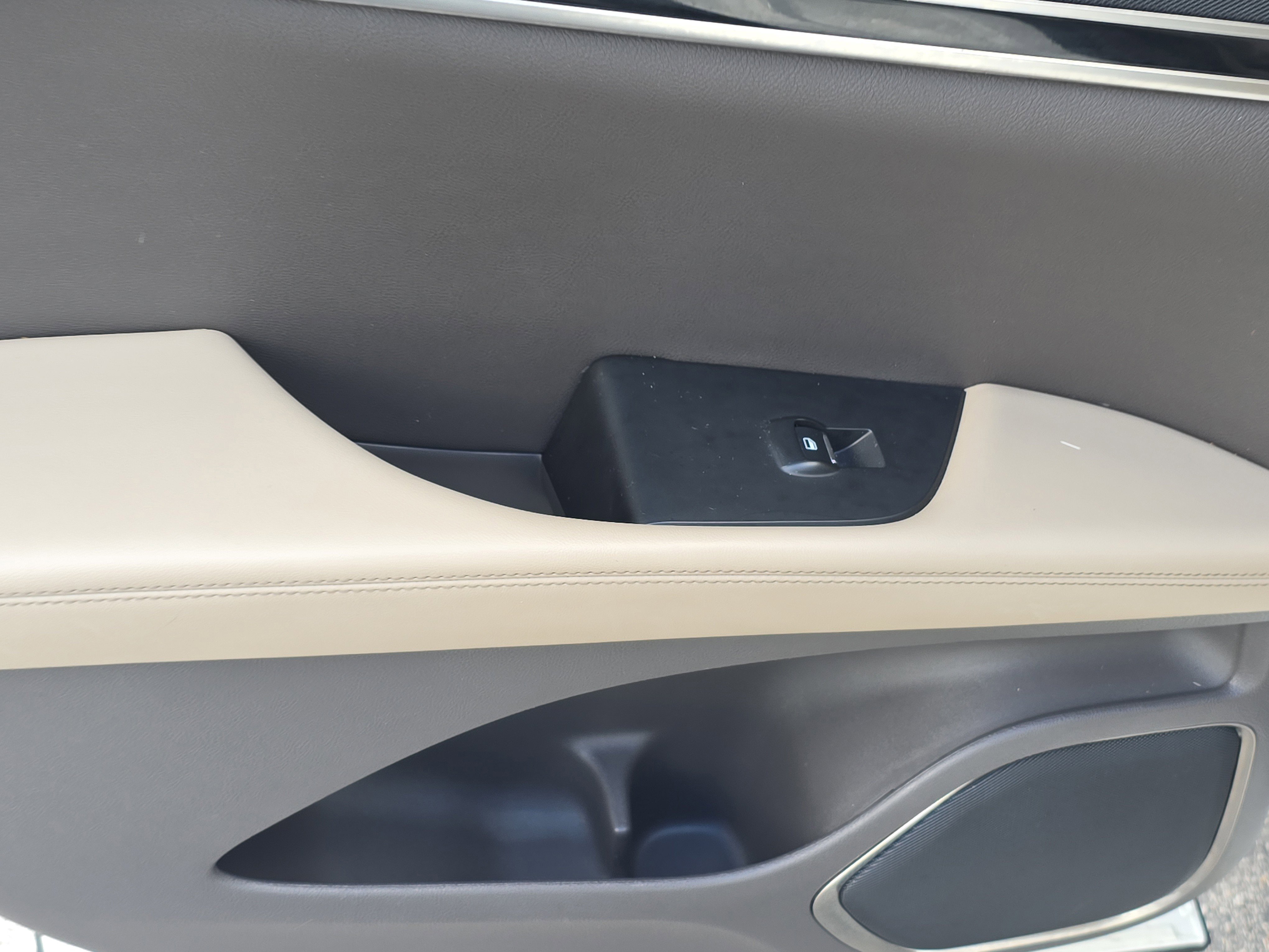 Used 2021 Lincoln Nautilus Reserve w/ Cargo Utility Package image 9