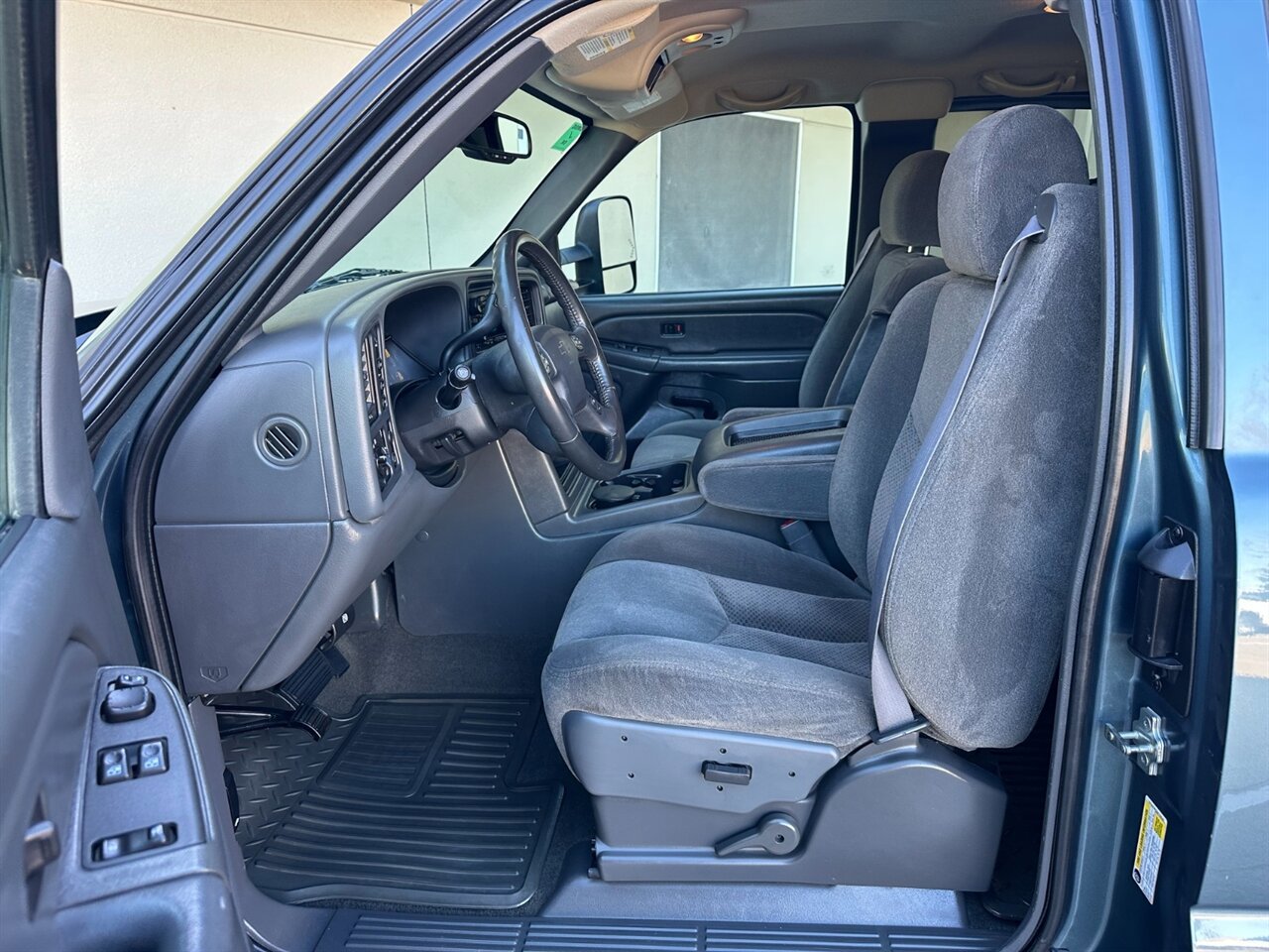 Used 2006 Chevrolet Silverado 3500 LT w/ Skid Plate Package AWD/4WD image 76