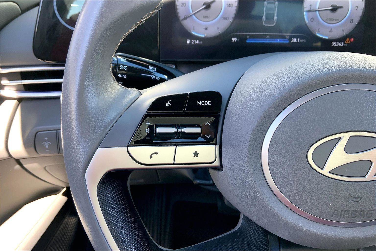 Used 2024 Hyundai Elantra SEL w/ Convenience Package image 16