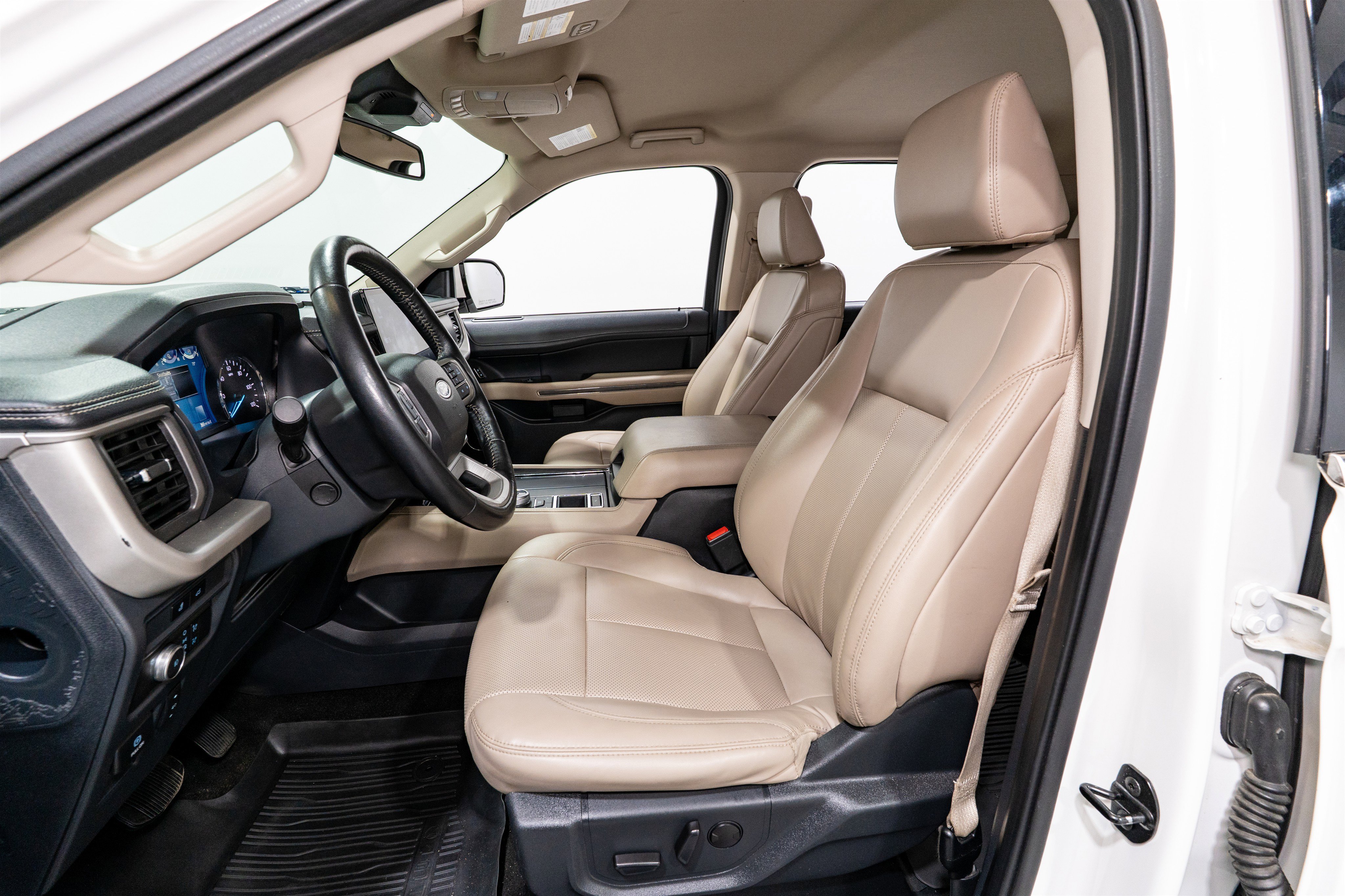 Used 2022 Ford Expedition Max XLT image 16