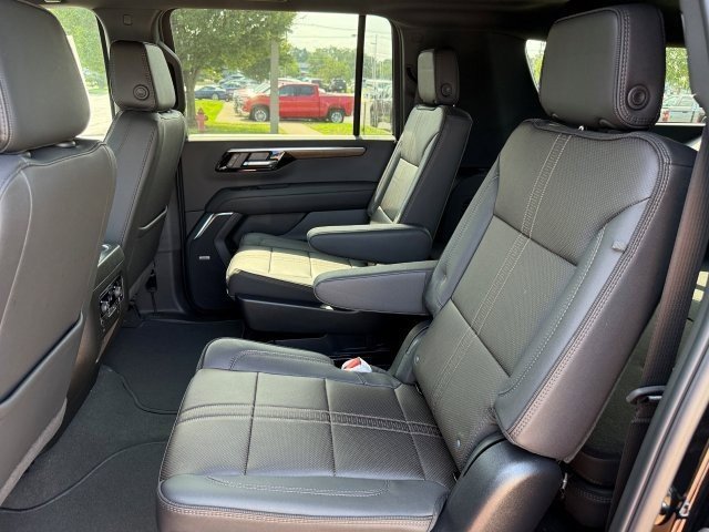 New 2025 Chevrolet Suburban High Country image 18