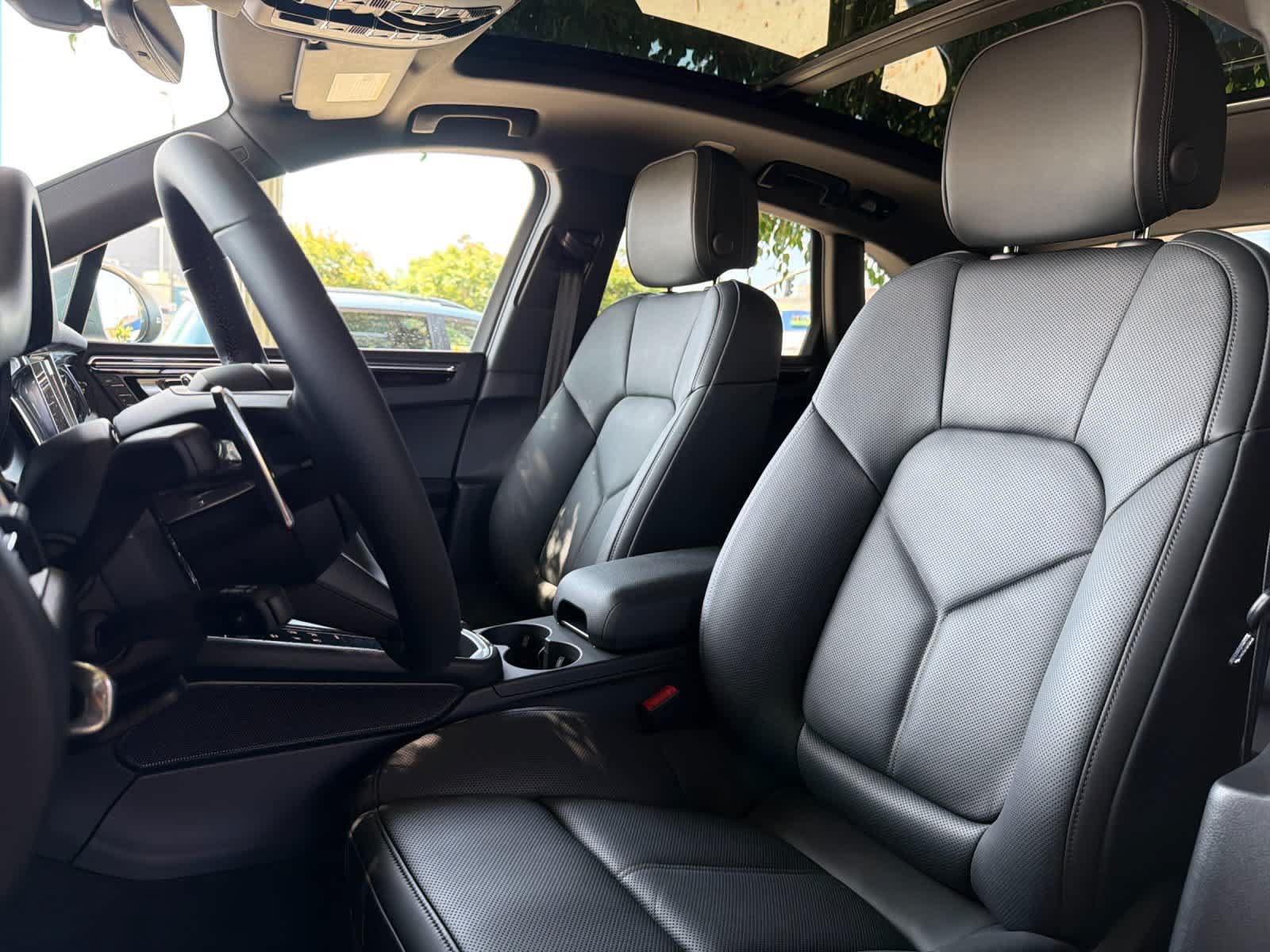 New 2026 Porsche Macan AWD/4WD image 5
