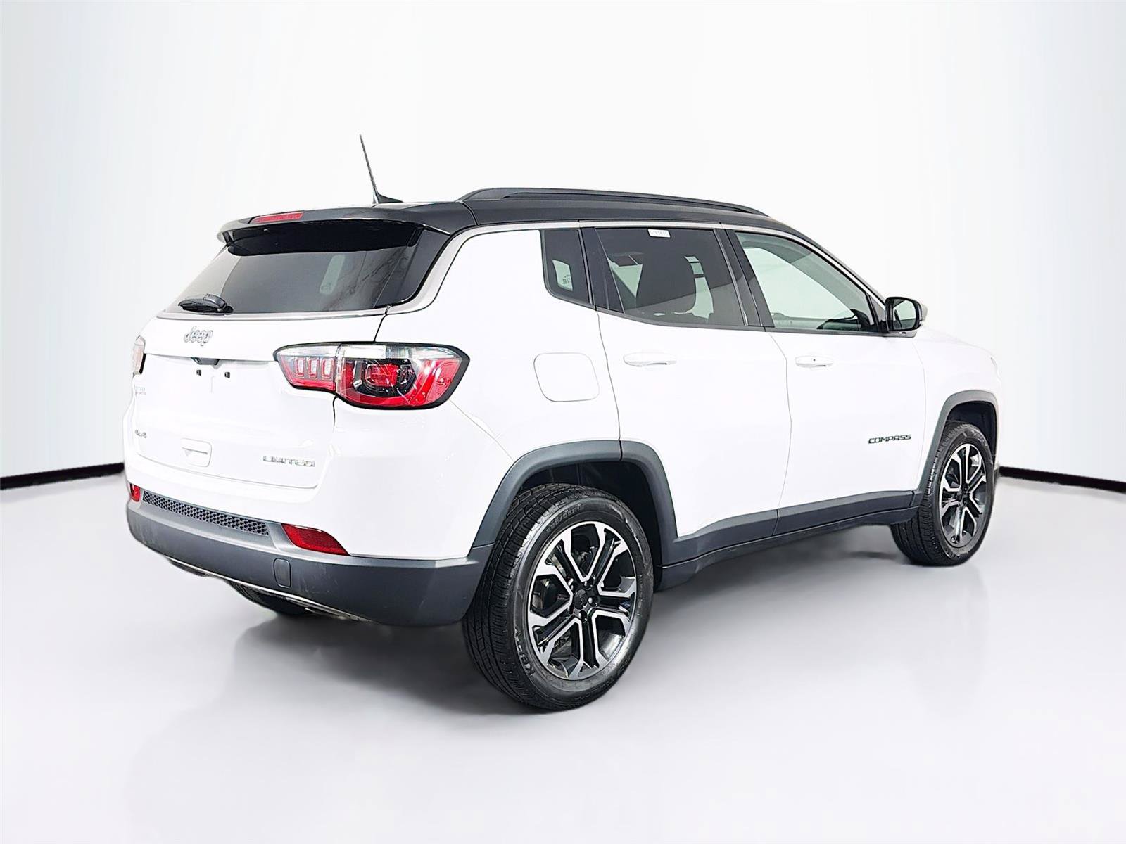 Used 2023 Jeep Compass Limited w/ Sun and Sound Group AWD/4WD image 11