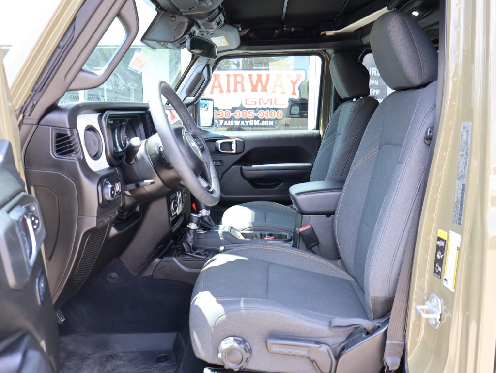 Used 2025 Jeep Wrangler Unlimited Sport AWD/4WD image 13