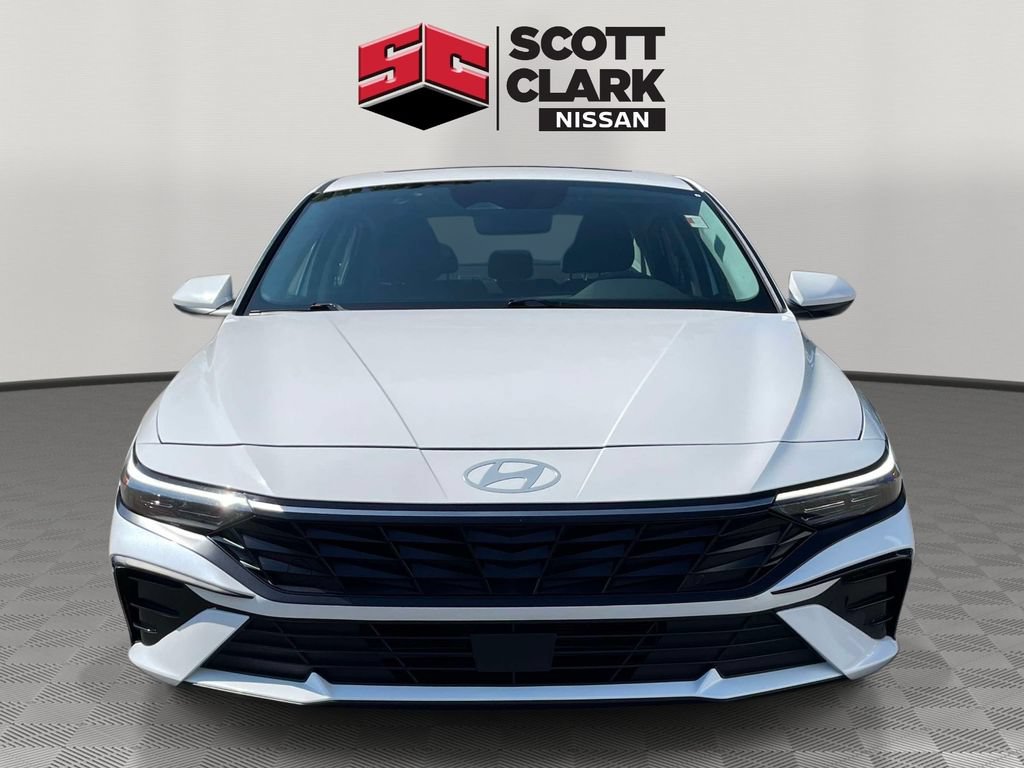 Used 2024 Hyundai Elantra SEL FWD image 2