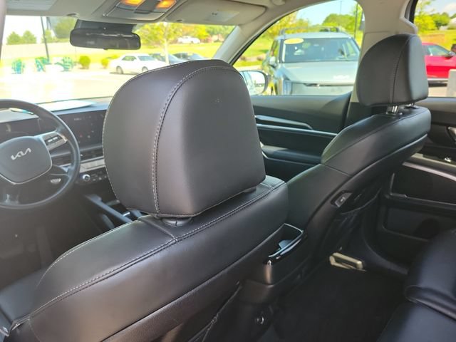 Certified 2025 Kia Telluride LX FWD image 12