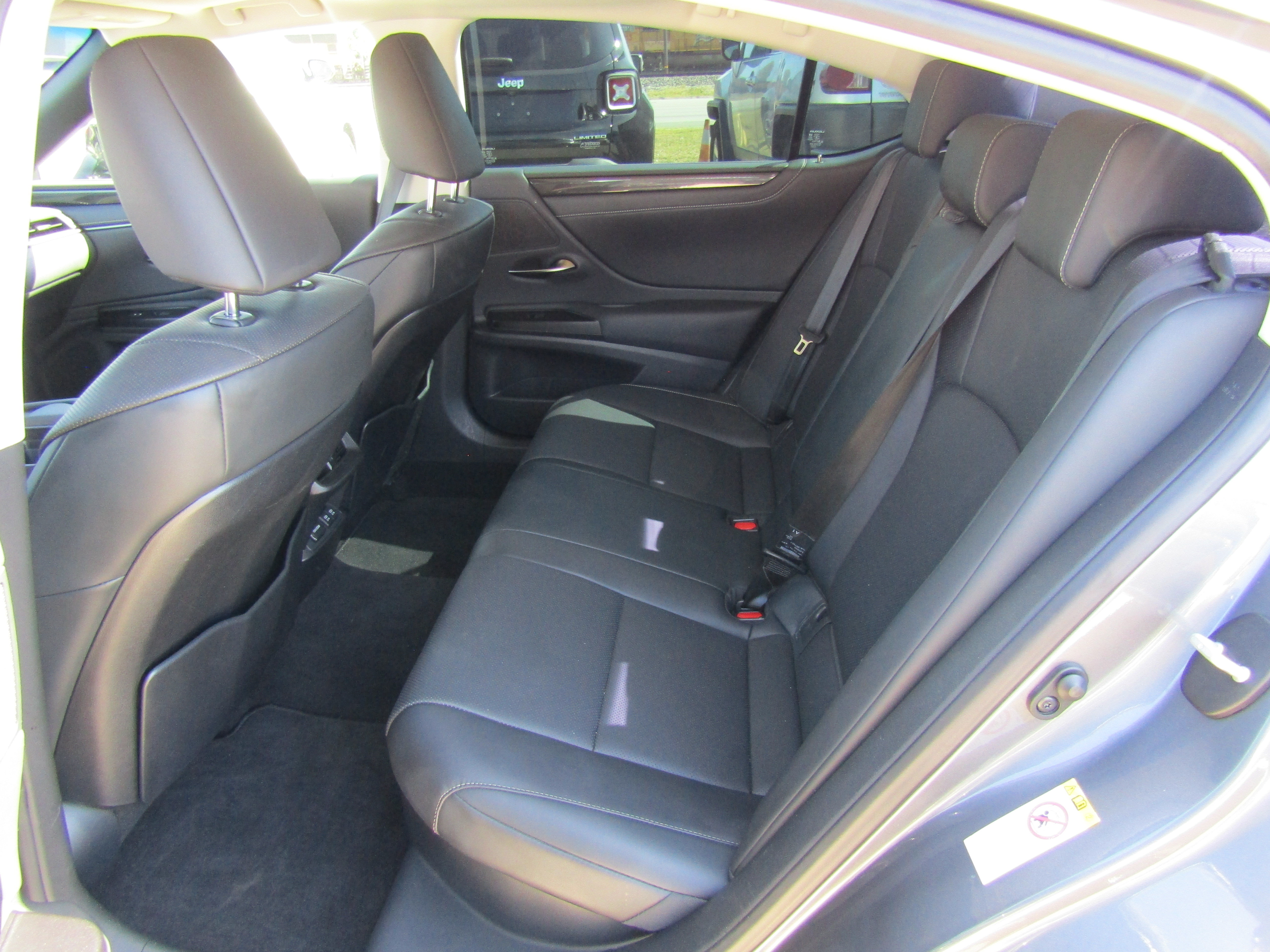 Used 2019 Lexus ES 300h FWD image 32