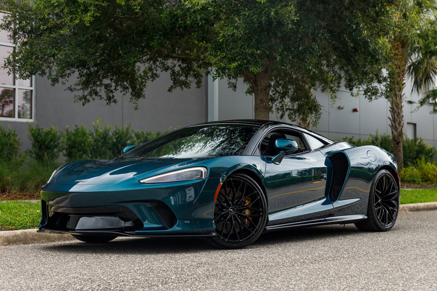 Used 2023 McLaren GT RWD image 32