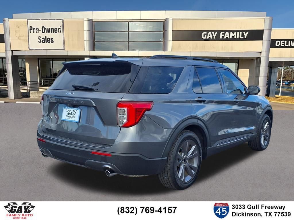 Used 2022 Ford Explorer XLT w/ Equipment Group 202A image 2