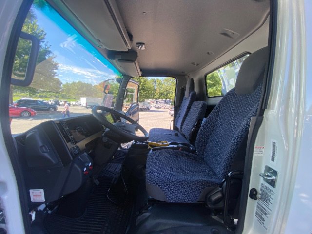 Used 2024 Isuzu NPR image 18