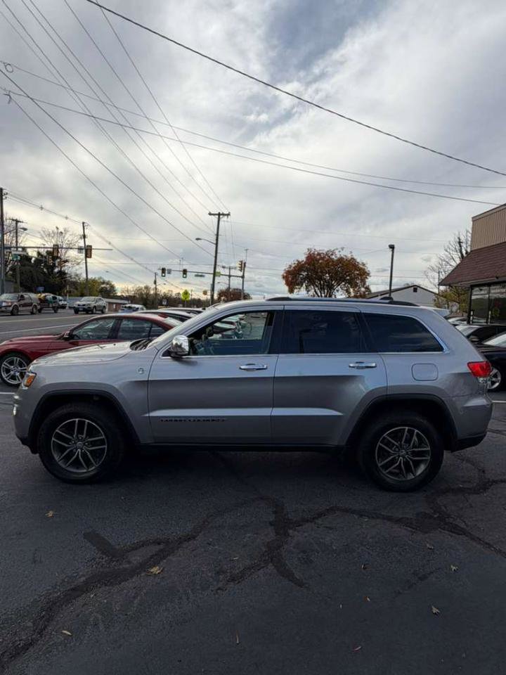 Used 2017 Jeep Grand Cherokee Limited AWD/4WD image 2