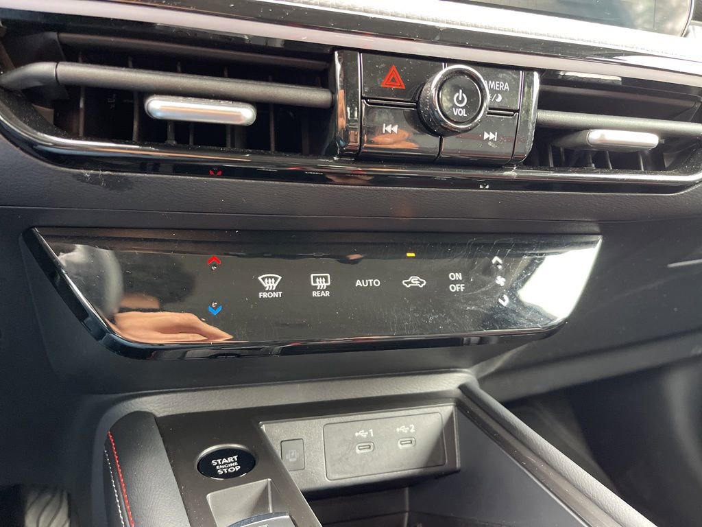 Certified 2025 Nissan Kicks SR AWD/4WD image 10