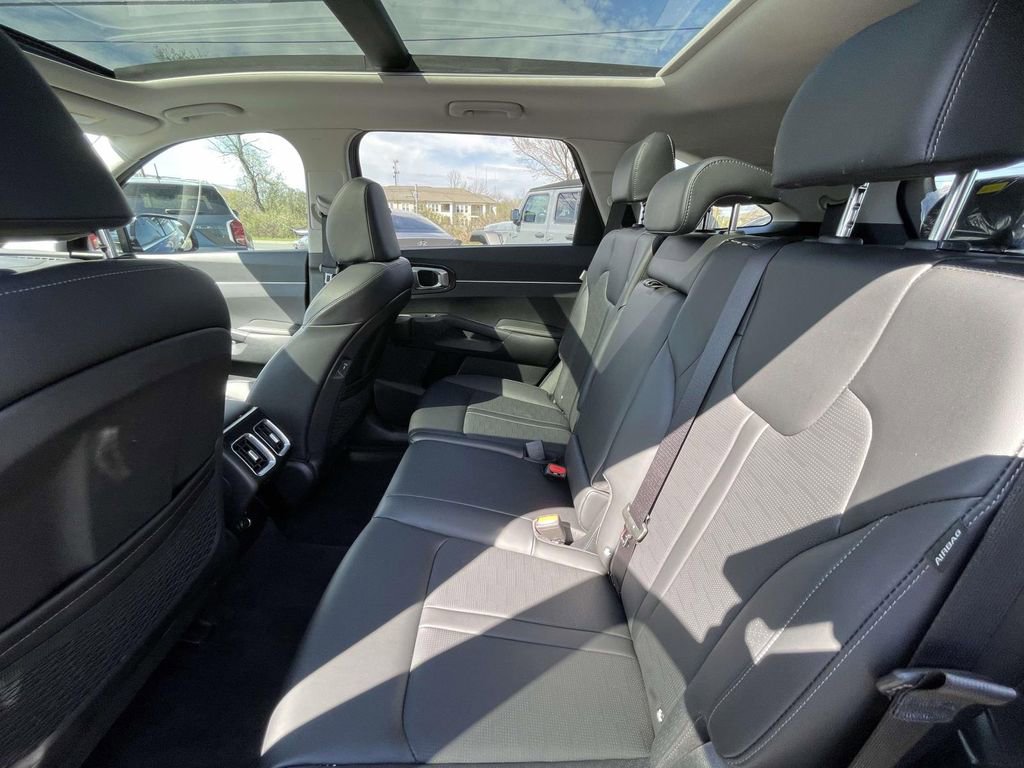 Certified 2025 Kia Sorento S w/ Panoramic Sunroof Package image 23