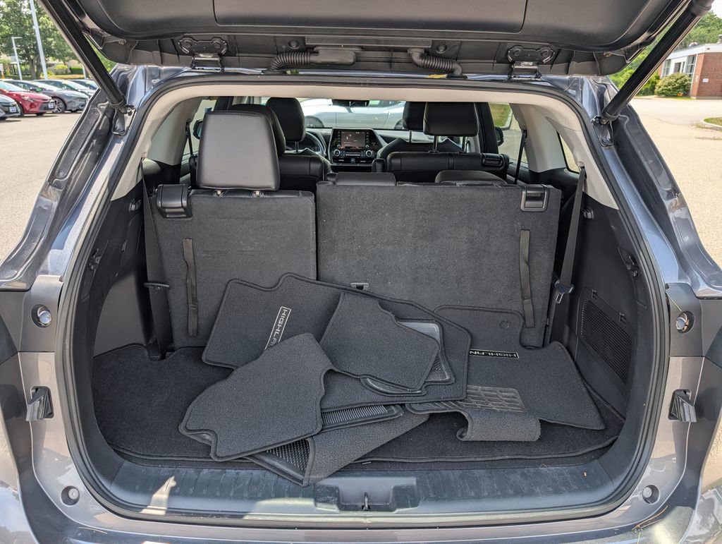 Used 2021 Toyota Highlander XLE AWD/4WD image 13