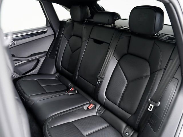 Certified 2025 Porsche Macan image 27