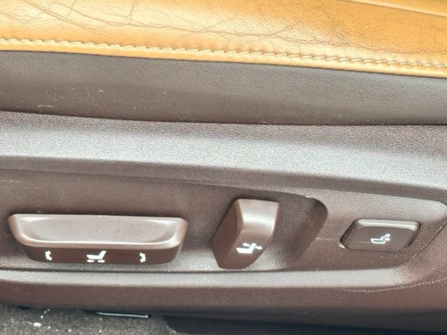 Used 2016 Lexus ES 350 w/ Luxury Package w/Wood Trim FWD image 8