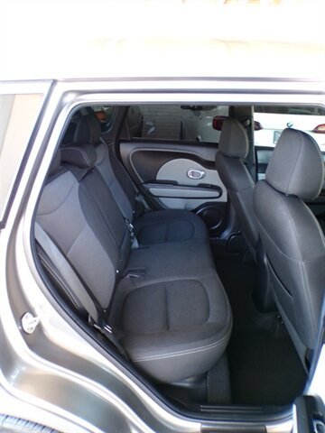 Used 2017 Kia Soul + FWD image 23