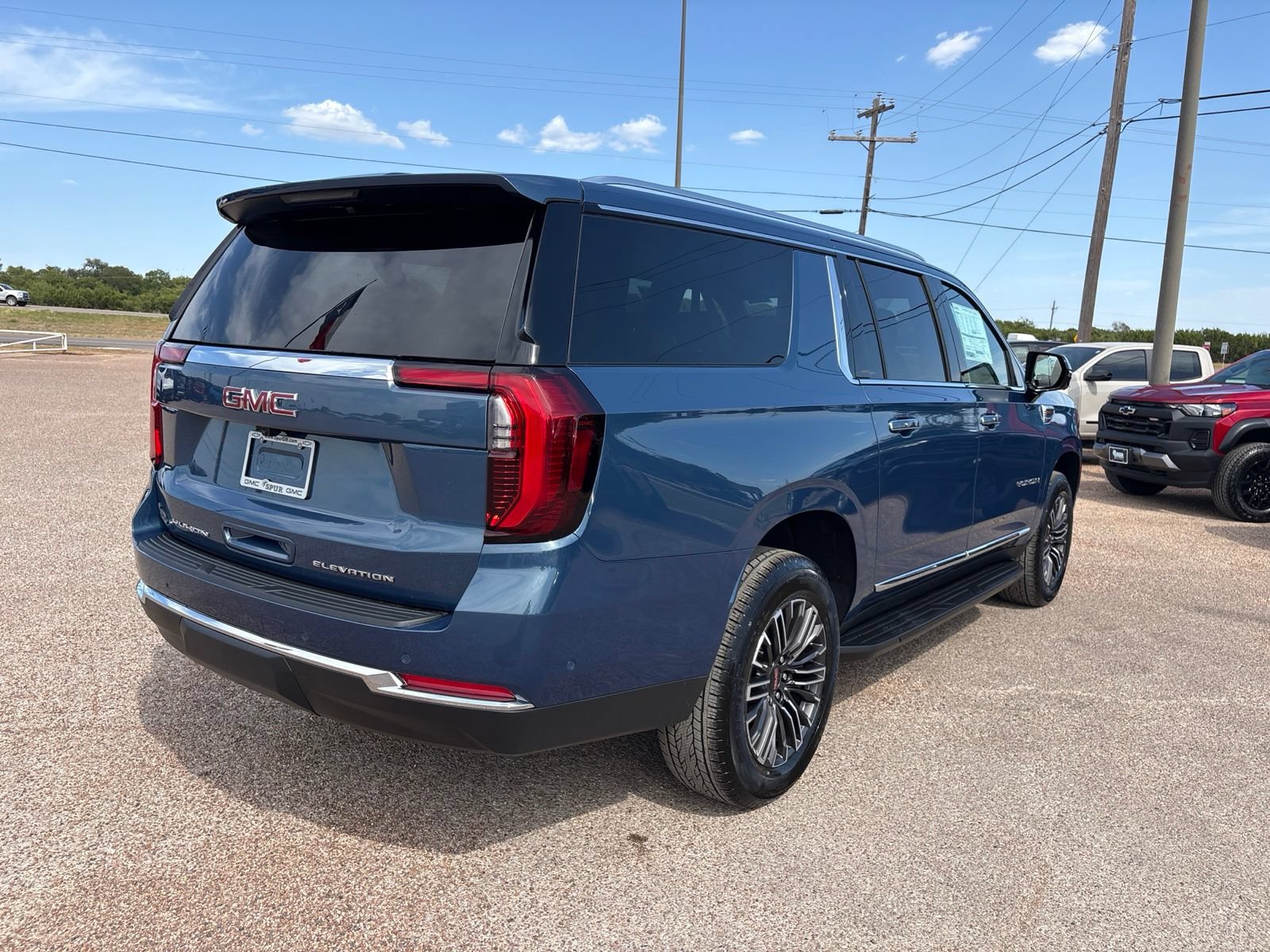 New 2026 GMC Yukon XL Elevation w/ LPO, Floor Liner Package AWD/4WD image 6