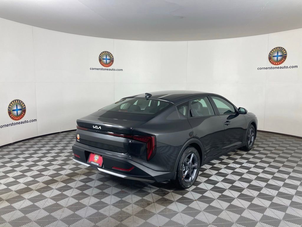 New 2025 Kia K4 LXS image 17