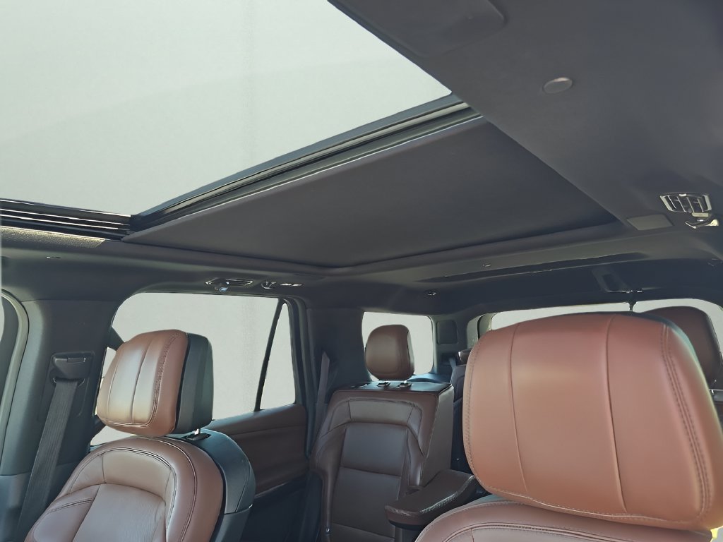 Used 2025 Lincoln Navigator Reserve AWD/4WD image 13