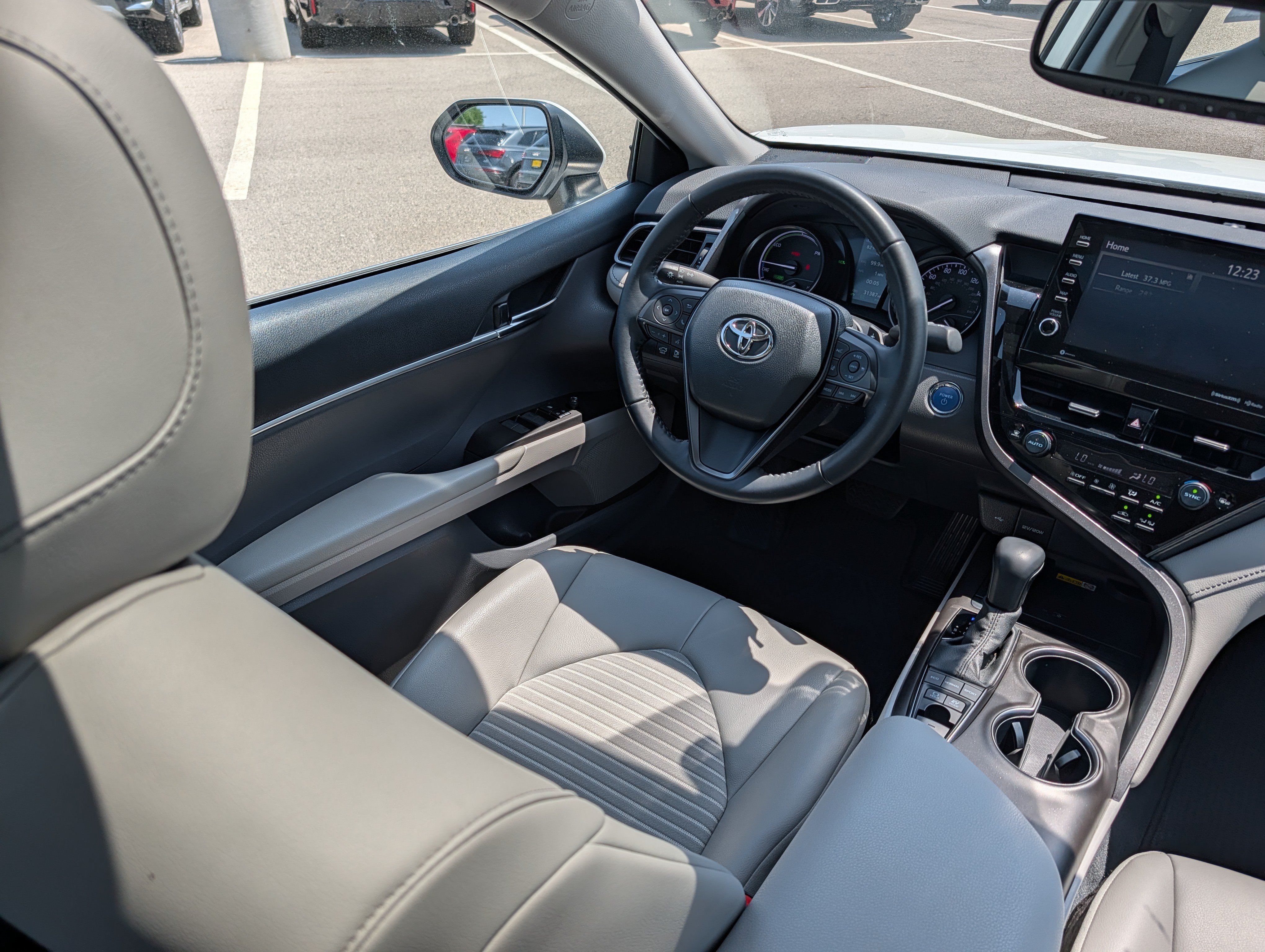 Used 2022 Toyota Camry SE w/ Audio Upgrade Package FWD image 9