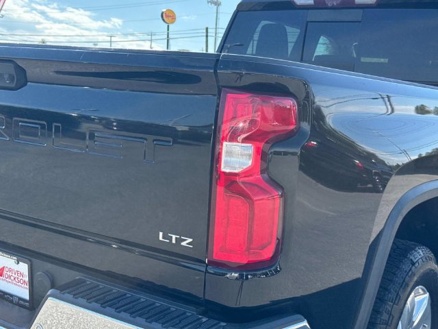 Used 2021 Chevrolet Silverado 2500 LTZ w/ LTZ Premium Package AWD/4WD image 12