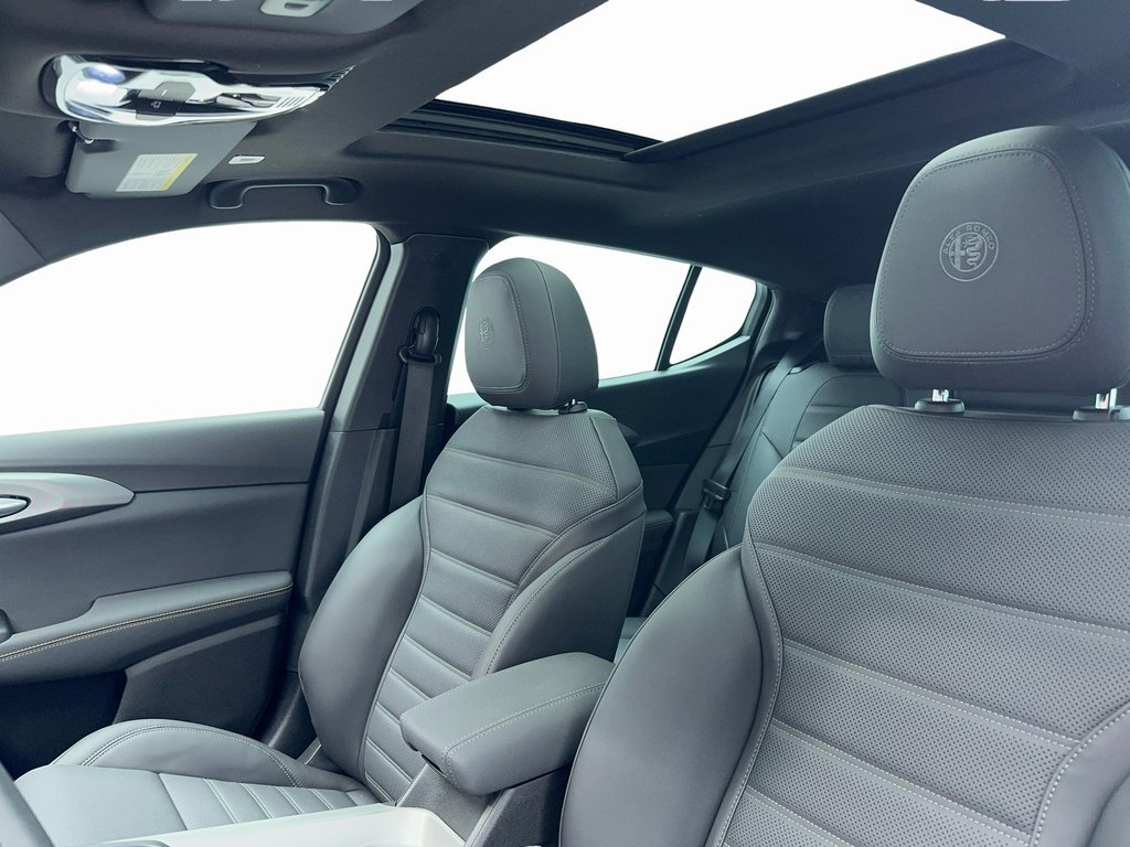 New 2025 Alfa Romeo Tonale w/ Premium Package image 30