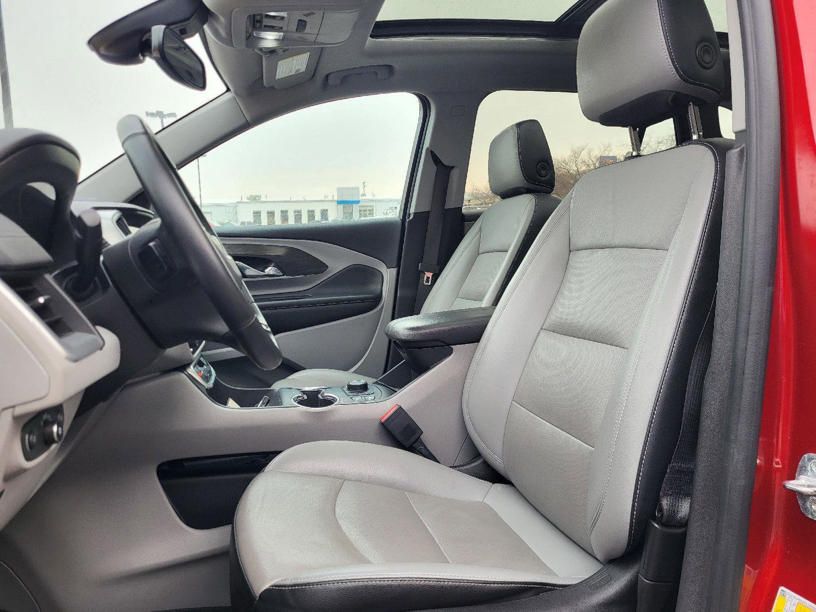 Used 2023 GMC Terrain SLT image 9