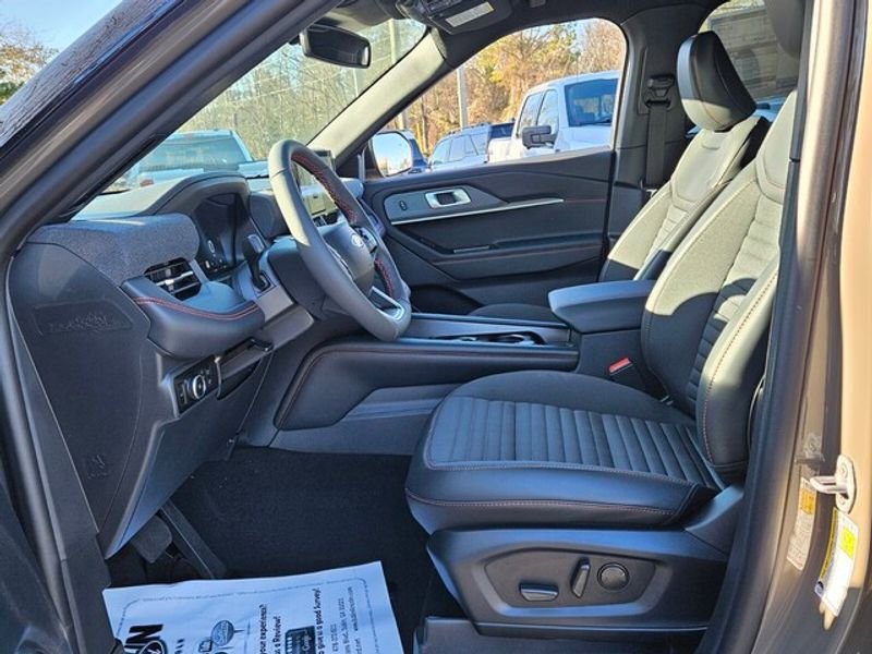 New 2026 Ford Explorer ST-Line w/ ST-Line Street Pack image 6