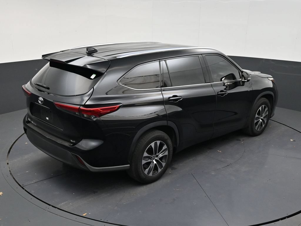 Used 2021 Toyota Highlander XLE FWD image 16