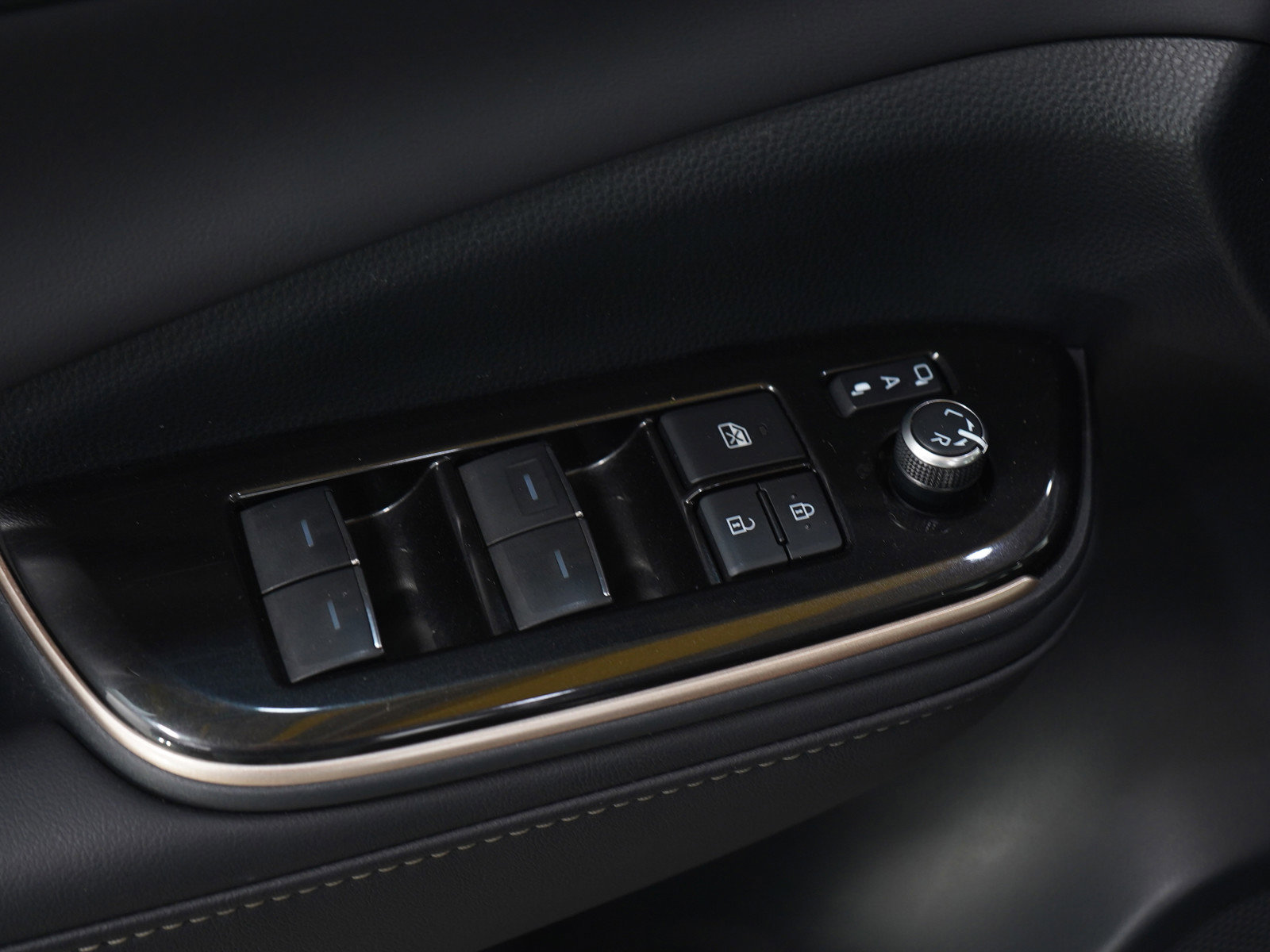 Used 2024 Toyota Crown Limited image 21