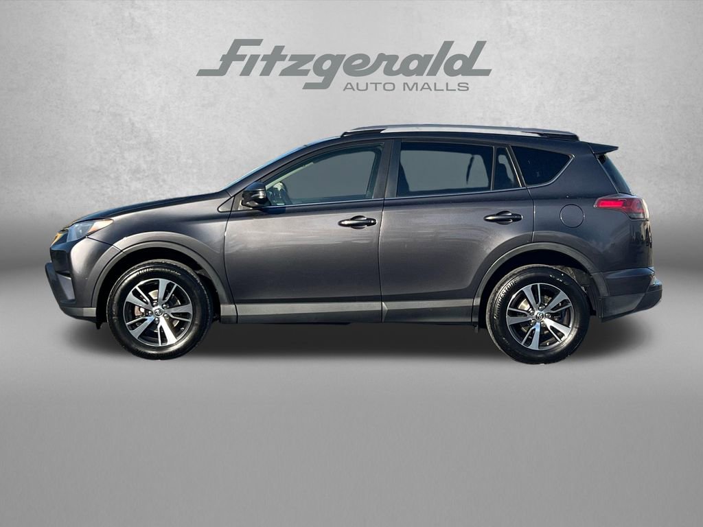 Used 2017 Toyota RAV4 XLE AWD/4WD image 4