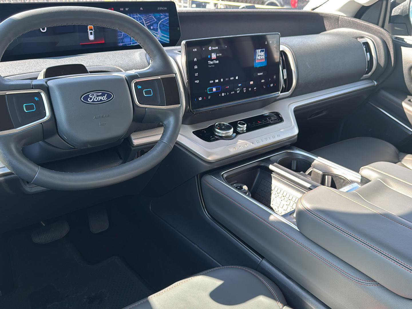 Used 2025 Ford Expedition Active image 28