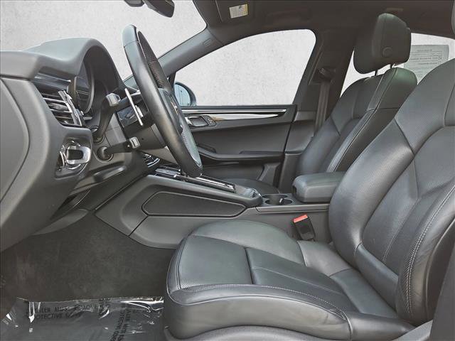 Used 2023 Porsche Macan AWD/4WD image 17