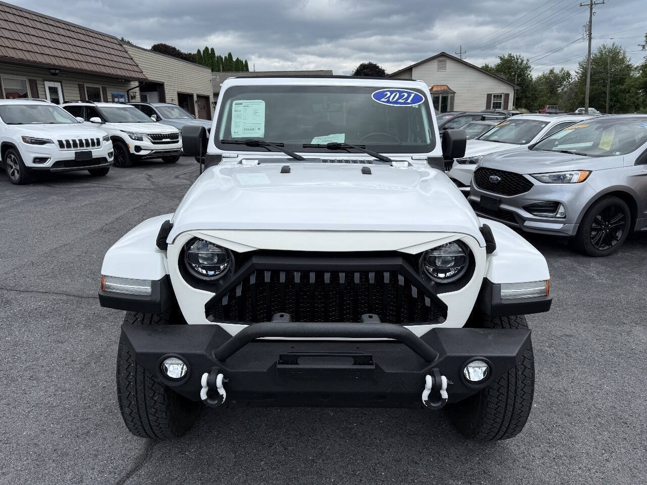 Used 2021 Jeep Wrangler Unlimited Sahara AWD/4WD image 3