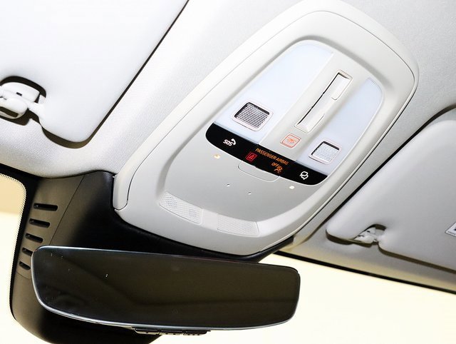 Used 2025 Volvo XC60 B5 Plus image 23