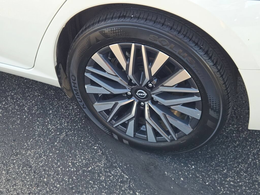 Used 2024 Nissan Altima 2.5 SV FWD image 25