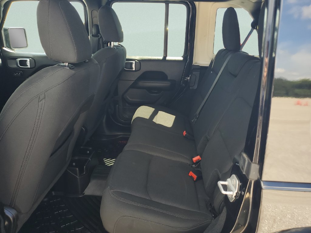 Used 2019 Jeep Wrangler Unlimited Sahara AWD/4WD image 10
