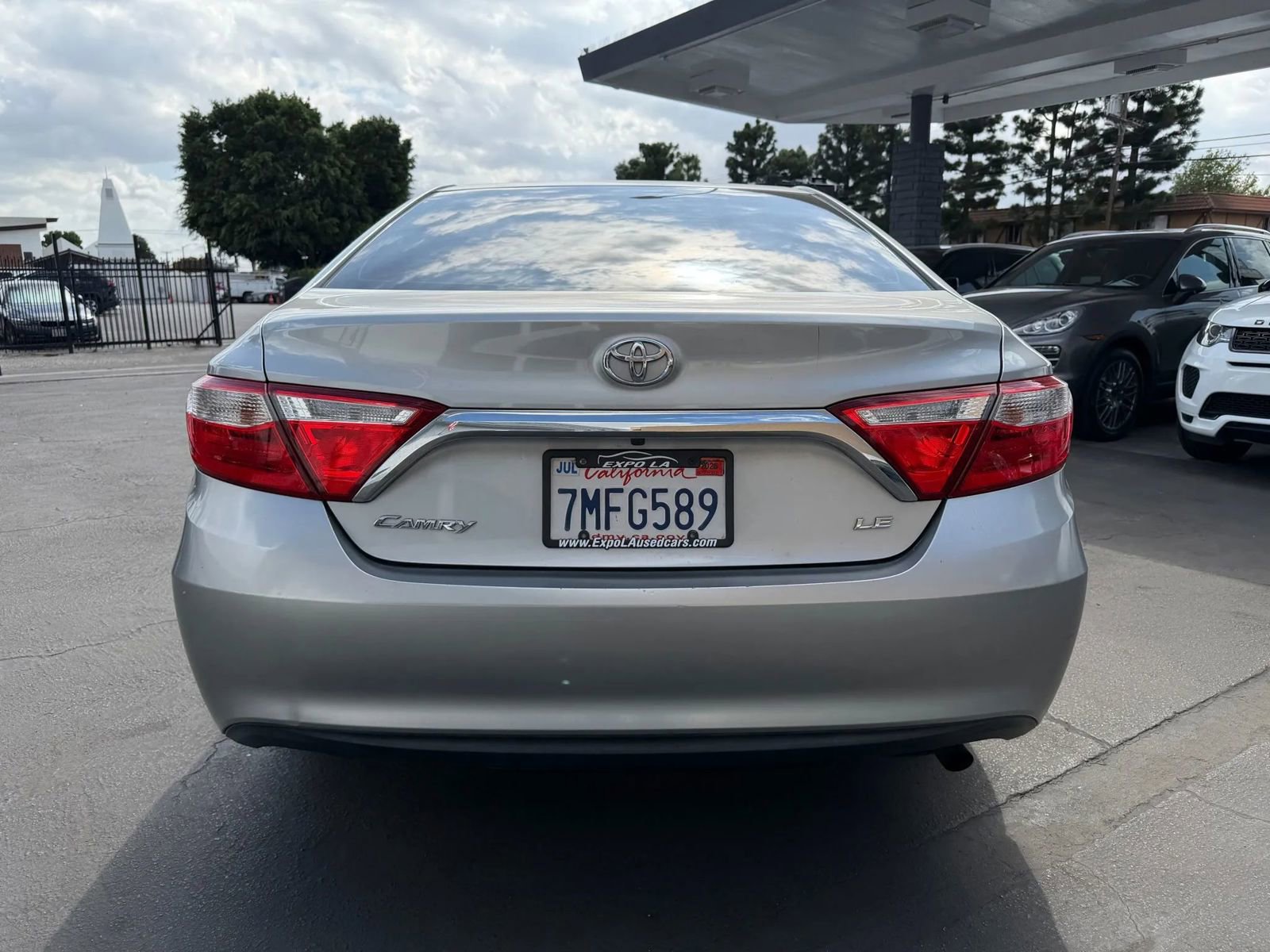 Used 2015 Toyota Camry LE FWD image 13