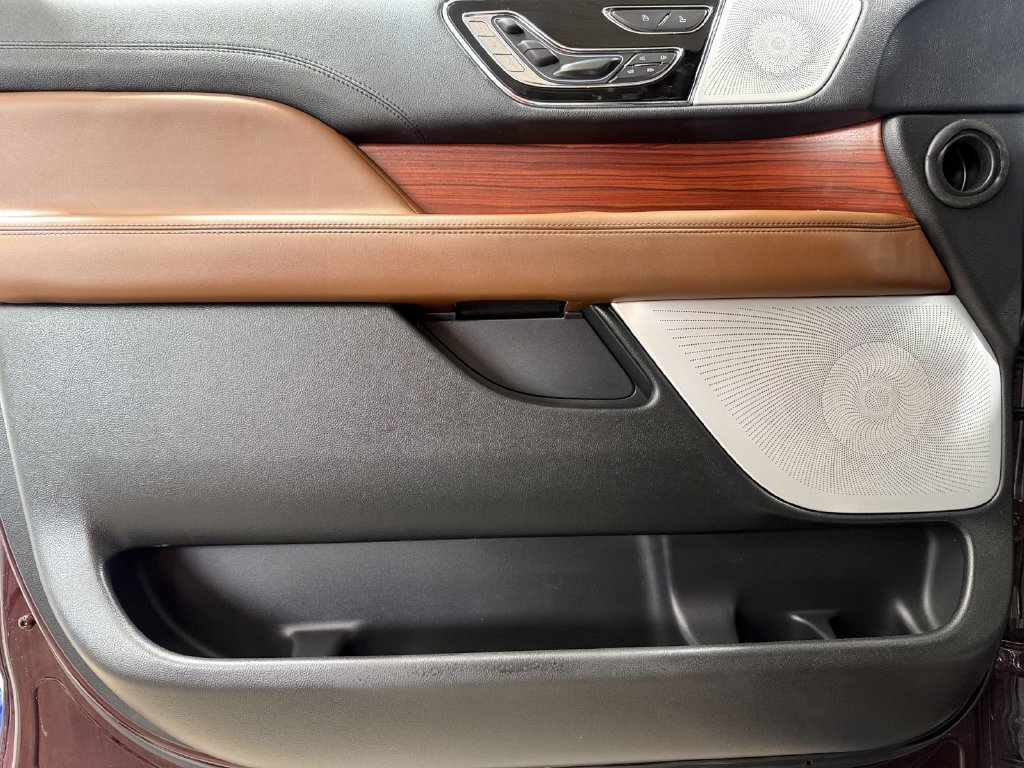 Certified 2023 Lincoln Navigator Reserve AWD/4WD image 15