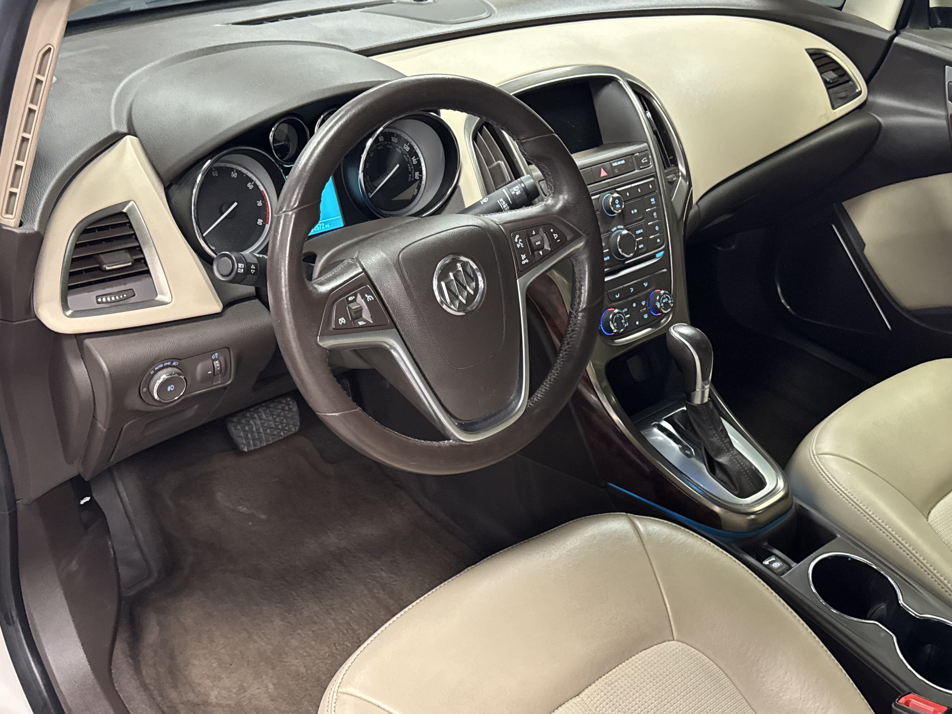 Used 2013 Buick Verano FWD image 10