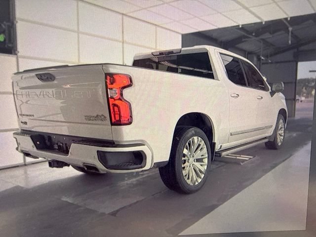 Used 2023 Chevrolet Silverado 1500 High Country w/ Technology Package AWD/4WD image 3