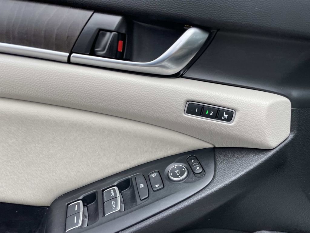 Used 2022 Honda Accord Touring image 17