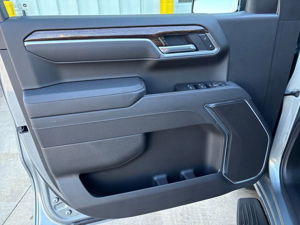 New 2026 GMC Sierra 1500 Elevation w/ LPO, Elevation Black Package AWD/4WD image 16
